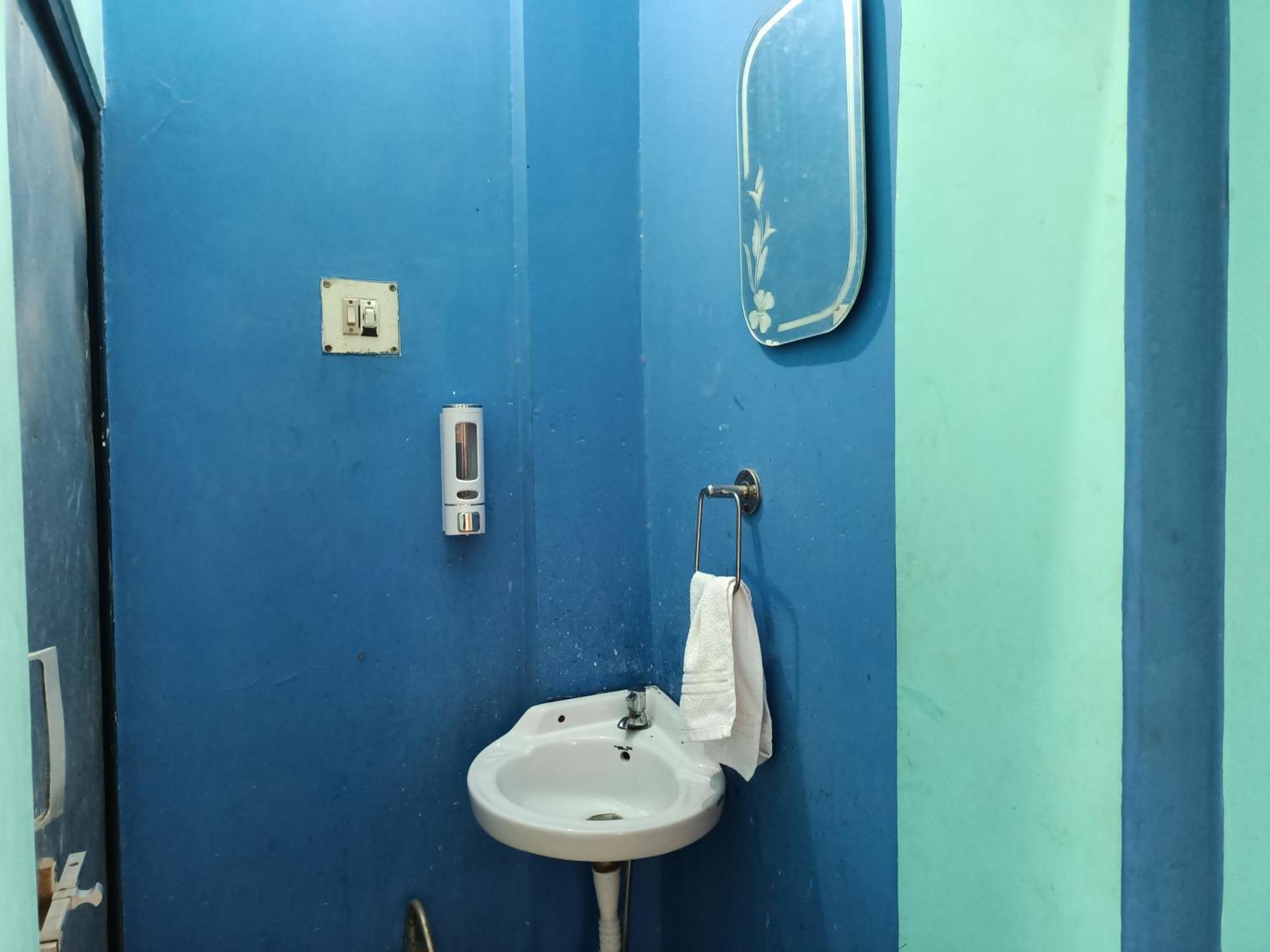 Jpm Guest House Varanasi Rum bild